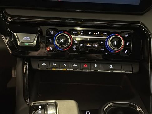 Used 2025 GMC Sierra 1500 AT4 w/ AT4 Premium Package image 28