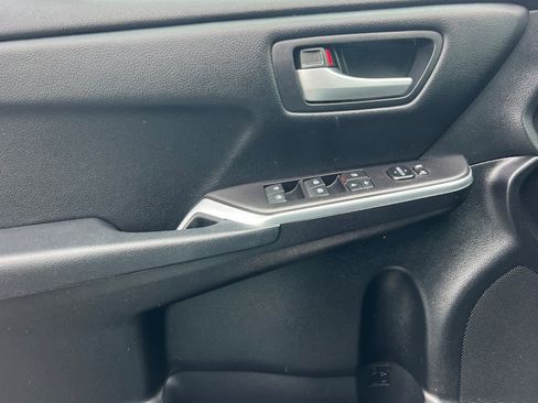 Certified 2016 Toyota Camry SE image 12