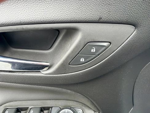 Used 2024 Chevrolet Equinox LT w/ LPO, Floor Liner Package FWD image 11