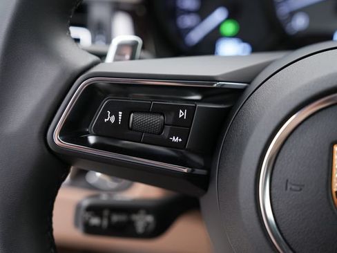 Certified 2025 Porsche Macan S AWD/4WD image 18