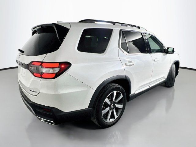 Used 2023 Honda Pilot Touring image 8