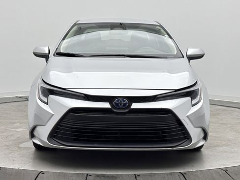 Used 2024 Toyota Corolla LE FWD image 2