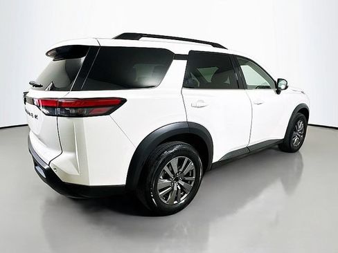 Used 2025 Nissan Pathfinder SV FWD image 7