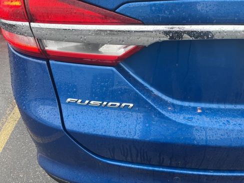 Used 2017 Ford Fusion SE w/ Fusion SE Technology Package image 23