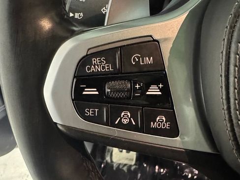 Used 2020 BMW X7 M50i w/ Dynamic Handling Package AWD/4WD image 17