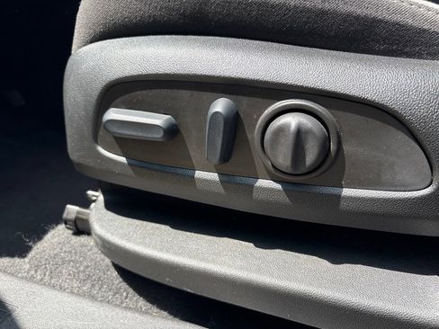Used 2023 Chevrolet Equinox LS w/ LS Convenience Package FWD image 24