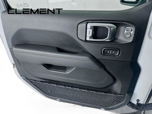 Used 2023 Jeep Wrangler Unlimited Sahara image 27