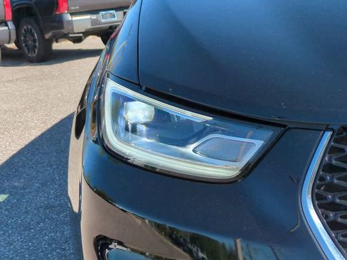 Used 2025 Chrysler Pacifica Select image 10