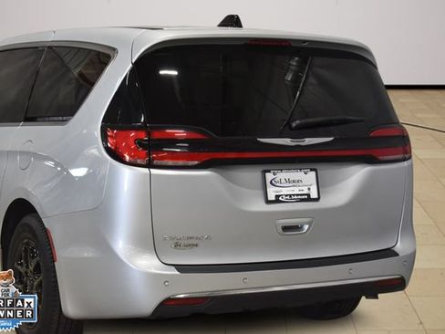 Certified 2024 Chrysler Pacifica Touring-L FWD image 36