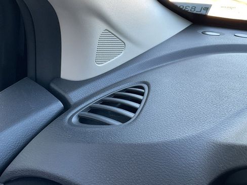 Used 2025 Nissan Versa SV image 25