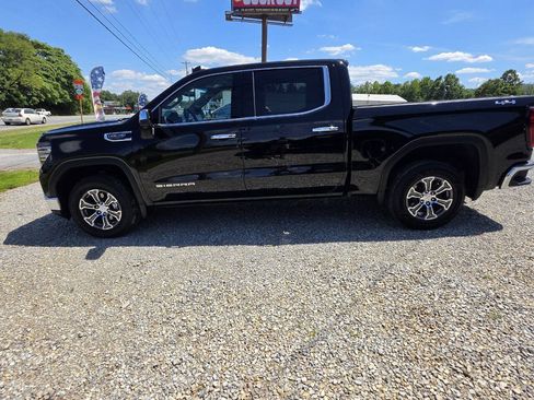 Used 2025 GMC Sierra 1500 SLT AWD/4WD image 3
