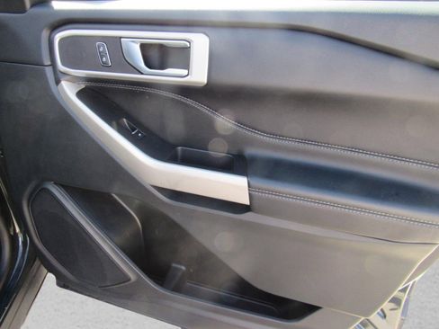 Used 2022 Ford Explorer XLT w/ Equipment Group 202A image 33