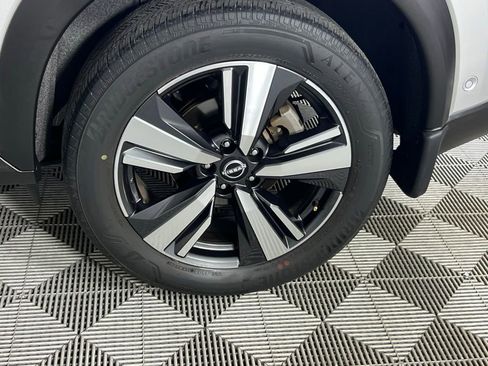 Used 2023 Nissan Rogue SL w/ SL Premium Package image 12