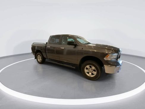 Used 2017 RAM 1500 Classic SLT AWD/4WD image 2