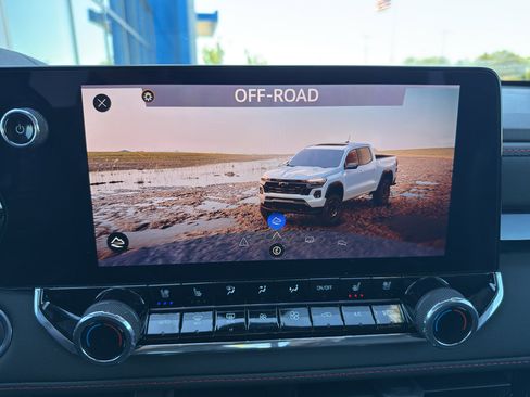 Used 2026 Chevrolet Colorado Z71 w/ Technology Package AWD/4WD image 45
