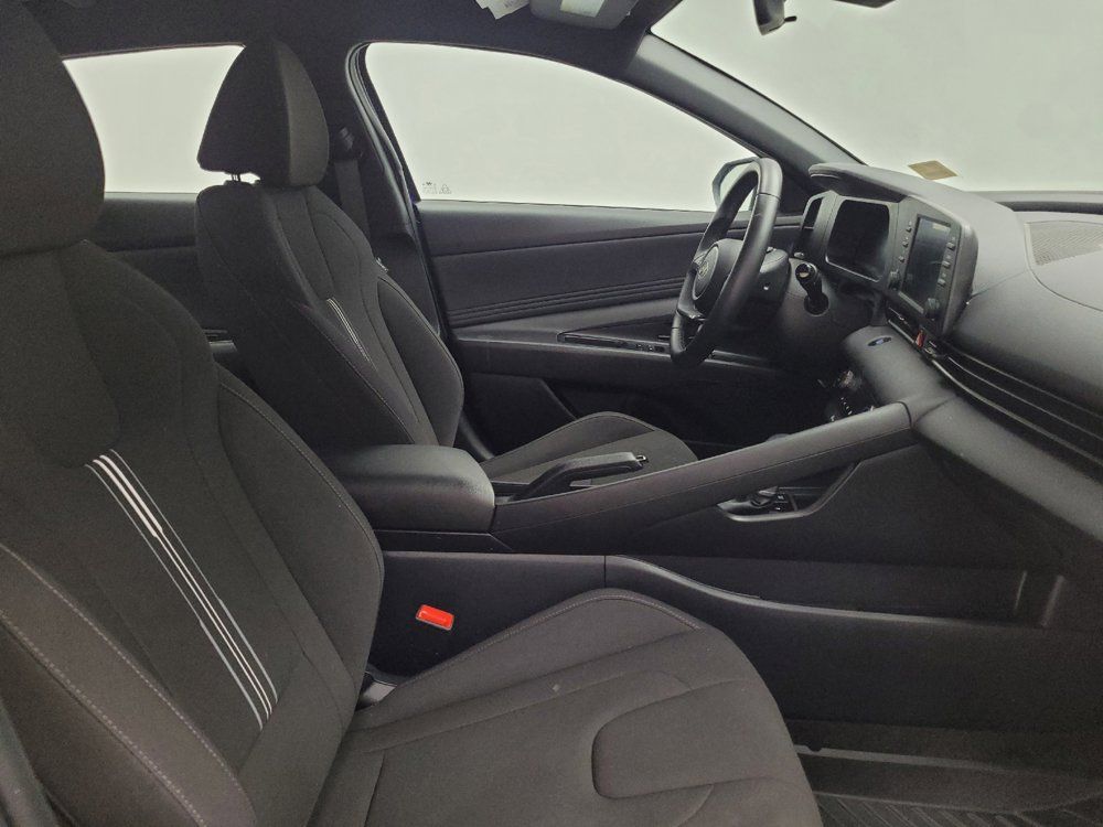 Used 2025 Hyundai Elantra Sport FWD image 21