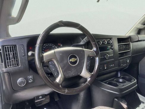 Used 2017 Chevrolet Express 2500 Extended RWD image 13
