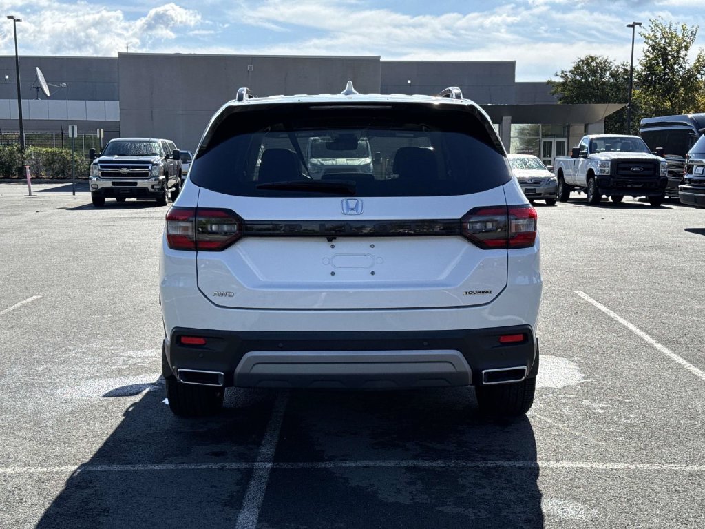Used 2024 Honda Pilot Touring image 23