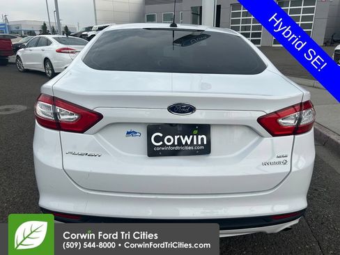 Used 2016 Ford Fusion SE FWD image 4