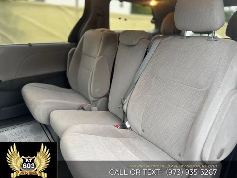 Used 2015 Toyota Sienna LE FWD image 8
