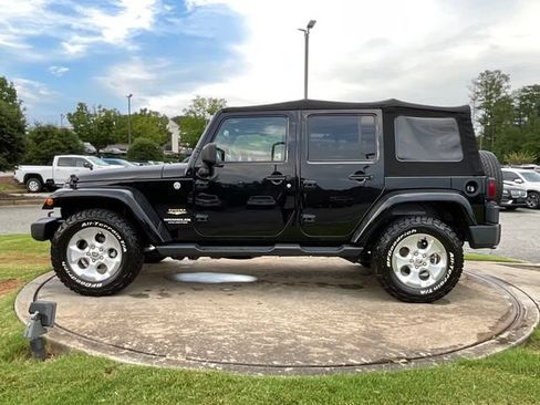 Used 2015 Jeep Wrangler Unlimited Sahara w/ Connectivity Group AWD/4WD image 4