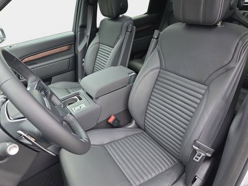 New 2026 Land Rover Discovery Dynamic SE image 15