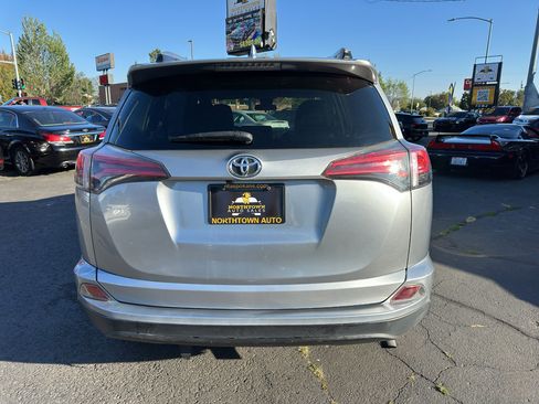 Used 2018 Toyota RAV4 LE image 4