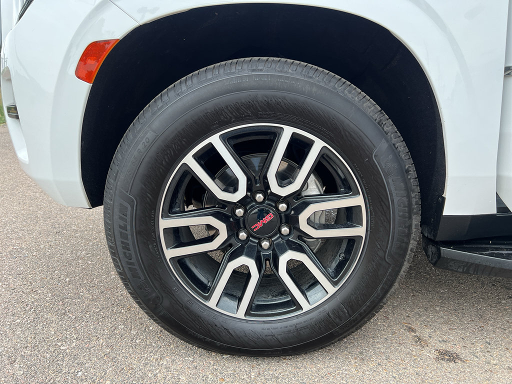Used 2023 GMC Yukon AT4 w/ Technology Package AWD/4WD image 28
