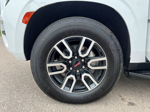 Used 2023 GMC Yukon AT4 w/ Technology Package AWD/4WD image 28