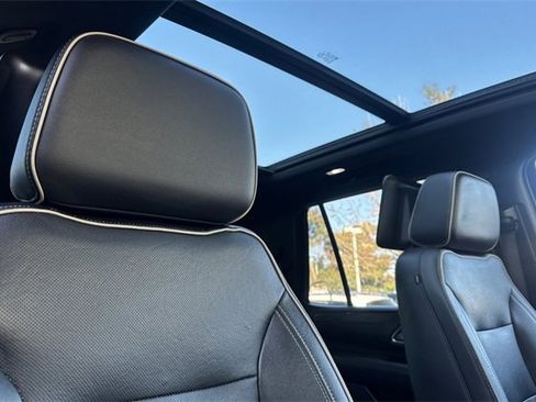 Used 2021 GMC Yukon SLT w/ SLT Luxury Plus Package image 18