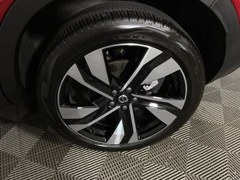 Certified 2025 Volvo XC40 B5 Ultra AWD/4WD image 42