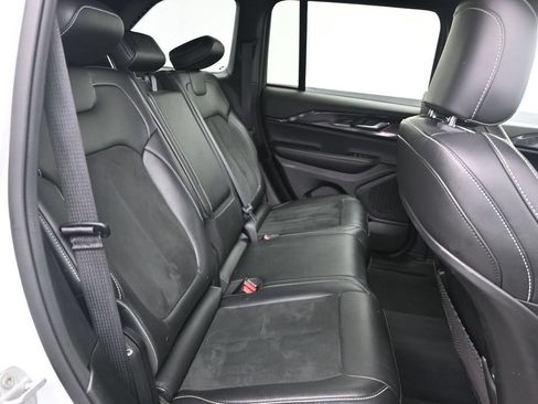 Used 2023 Jeep Grand Cherokee Altitude AWD/4WD image 17