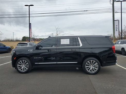 Used 2021 GMC Yukon XL Denali w/ Denali Premium Package image 8