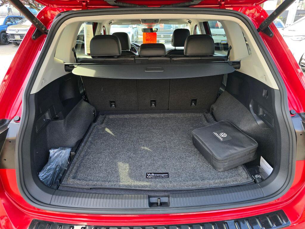 Used 2024 Volkswagen Tiguan SE AWD/4WD image 16