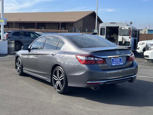 Used 2016 Honda Accord Touring image 3