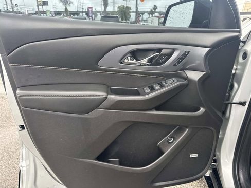 Used 2021 Chevrolet Traverse Premier FWD image 20