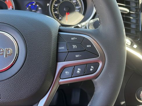 Used 2022 Jeep Cherokee Limited image 13