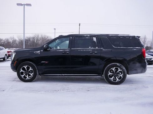 Used 2025 GMC Yukon XL AT4 image 4