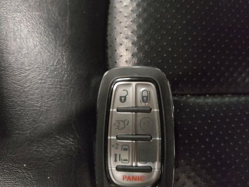 Used 2021 Chrysler Voyager Lxi FWD image 32