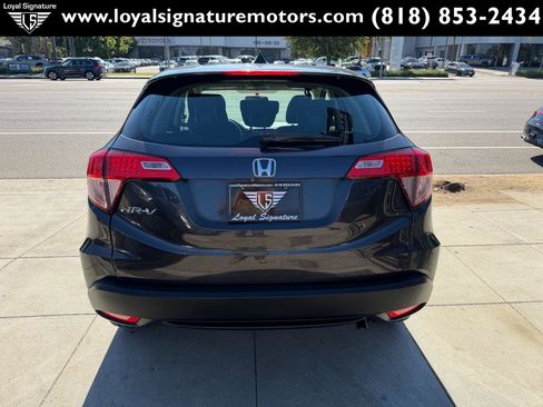 Used 2017 Honda HR-V LX image 6