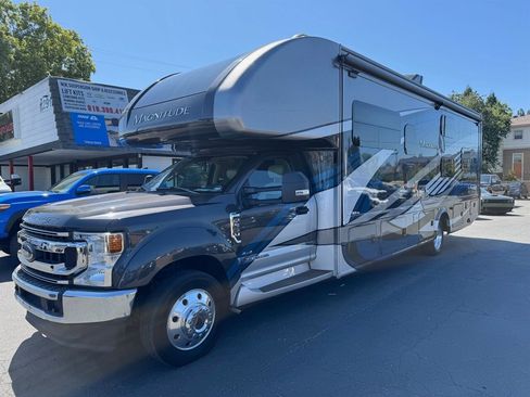 Used 2020 Ford F550 4x4 Regular Cab Super Duty w/ XLT Value Package image 3