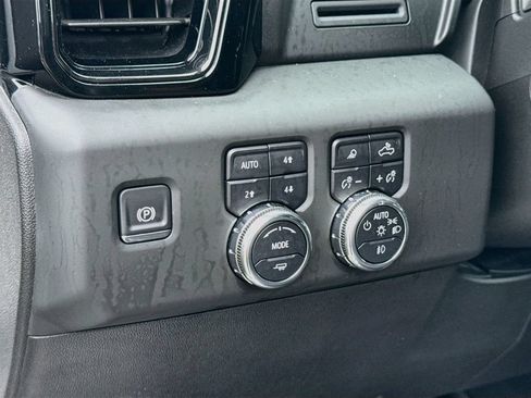 Used 2025 GMC Sierra 1500 AT4 AWD/4WD image 11