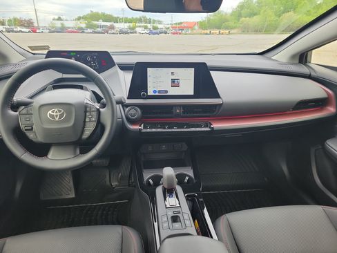 Used 2024 Toyota Prius Prime FWD image 18