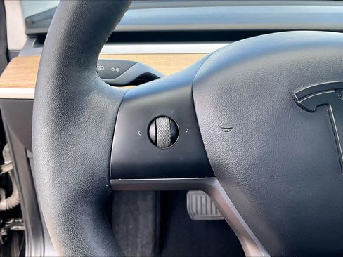 Used 2022 Tesla Model 3 Standard Range RWD image 21