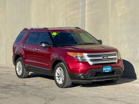 Used 2015 Ford Explorer XLT w/ Equipment Group 202A image 2