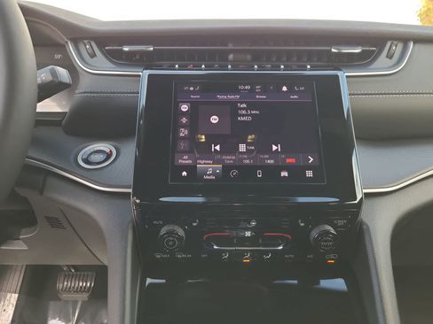 New 2025 Jeep Grand Cherokee Altitude w/ Trailer Tow Package image 24