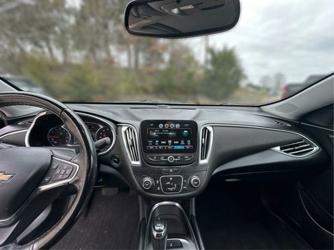 Used 2018 Chevrolet Malibu LT FWD image 22