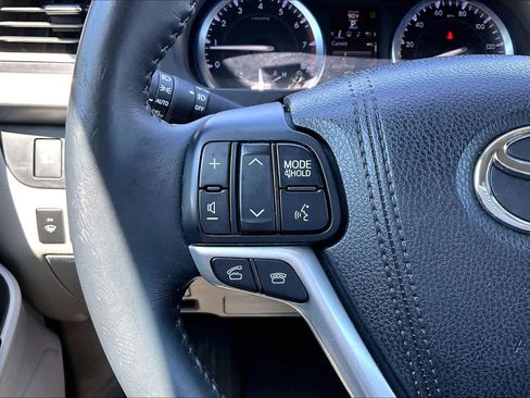 Used 2016 Toyota Highlander Limited Platinum image 22