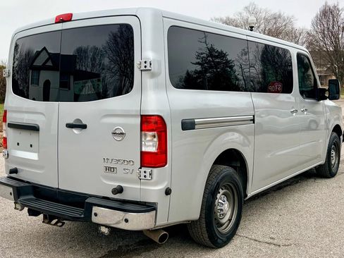 Used 2016 Nissan NV 3500 SV image 7