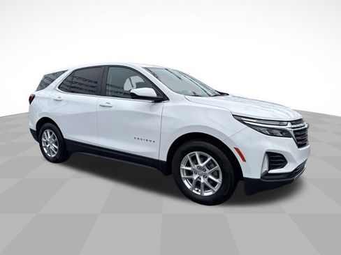 Used 2022 Chevrolet Equinox LT w/ Driver Convenience Package image 3